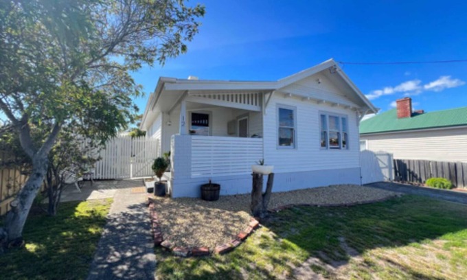 Bellerive Apartment | Comfy home within walking distance to beach, restaurants and Blunderstone area.