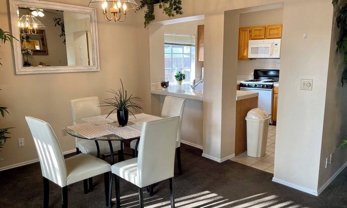 Green Valley North House | Comfy House 2bed,2baths, Garage,unique Location