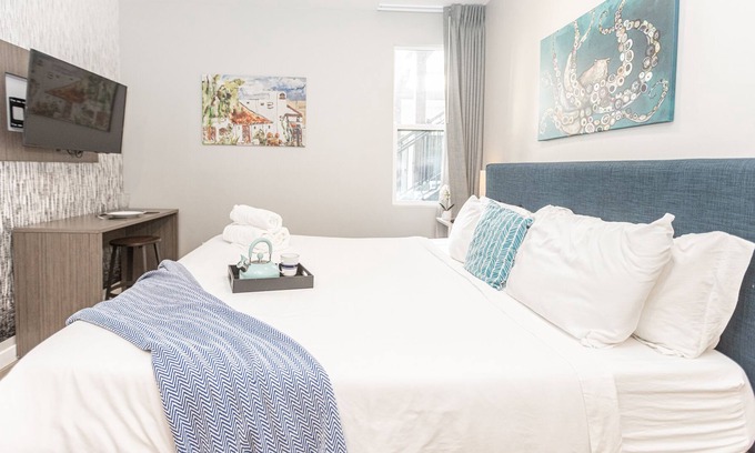 Mission Hills House | Comfy King Bed Studio 💎 WiFi+Parking+Walk to All