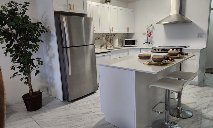 Plantation Condo | Comfy, lovely and relaxing apt. in Plantation.