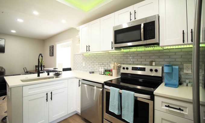 Northwest Everett House | Comfy Modern Historic Everett Stay A