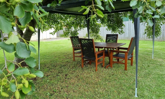 Portland House | Comfy Ocean Getaway with Boat or Caravan Space & Unlimited Wi-Fi & Netlfix!