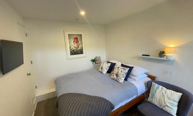 Newtown House | Comfy Private Studio