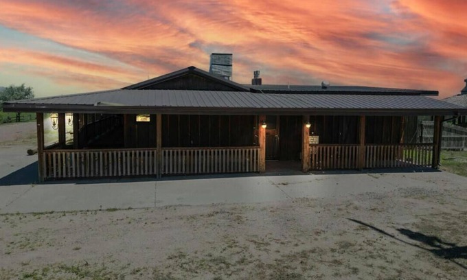 Kirk Cabin | Comfy, quiet rustic lodge with game room, bar, dining room & full XL kitchen