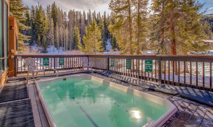 Mountain House Condo | Comfy Riverfront Condo with Pool & Sauna - Walk to Ski Lifts
