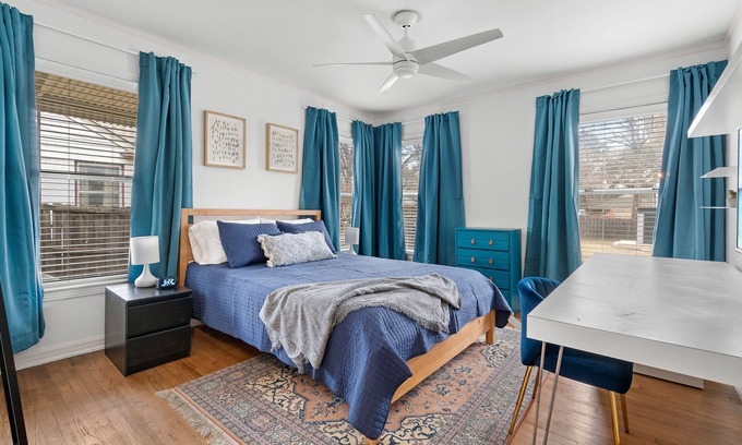 Oak Cliff House | Comfy Southern Cottage with Backyard