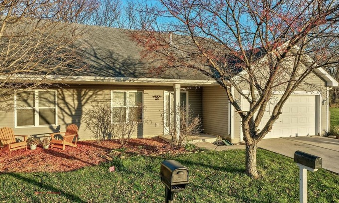 Marseilles House | Comfy & Spacious Home in Marseilles