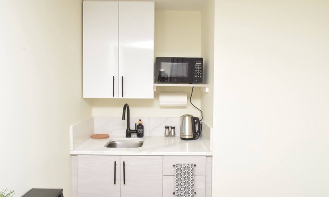 West Edmonton Apartment | Comfy Studio Apartment Near WEM