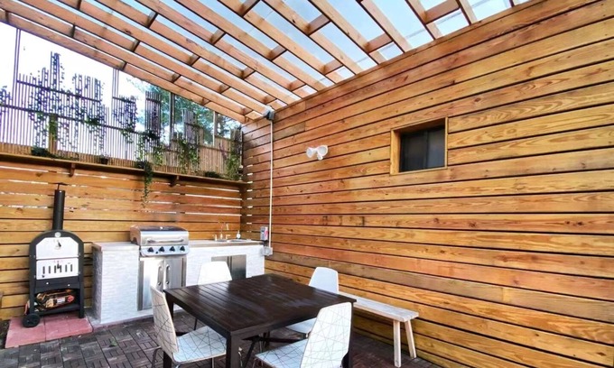 East Flushing Apartment | Comfy Studio! Beautiful Deck! Outdoor Kitchen!