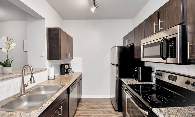Riverside Terrace Apartment | Comfy Suites - 1 Bed Med Center Near Dwntn & NRG