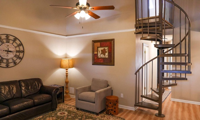 Lake Charles House | Comfy Townhouse near CASINOS, centrally located