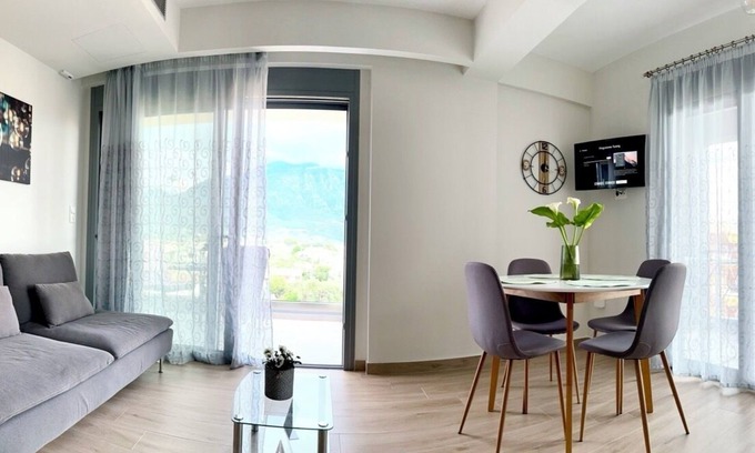 Anatolikos Sinikismos Apartment | Comfy Vista Apartment