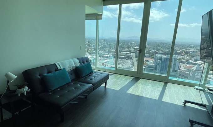 San Diego Apartment | Comic Con! Luxury Views Steps from Gaslamp Quarter Petco Park