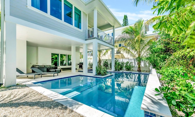 Ilexhurst House | Coming in Hot! Rooftop Views + Pool & Spa!