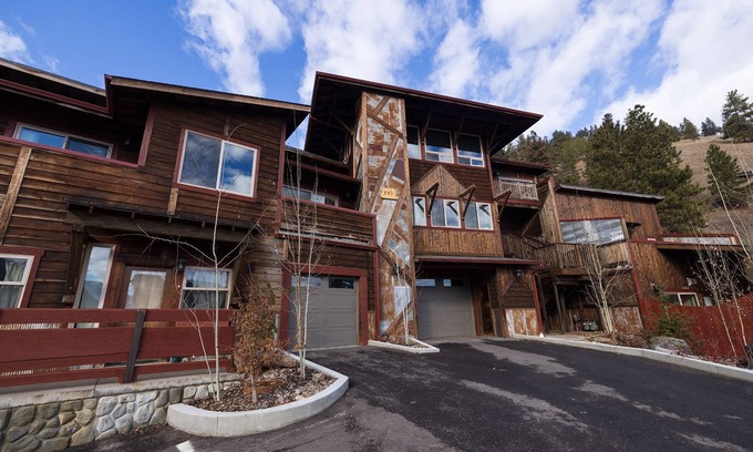 East Missoula Condo | Commanding views just minutes from downtown with Elevator access