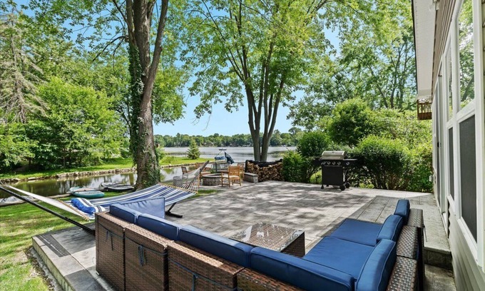 Commerce Township Cottage | Commerce Cove Cottage - Quiet Lake Retreat, Pet-Friendly!