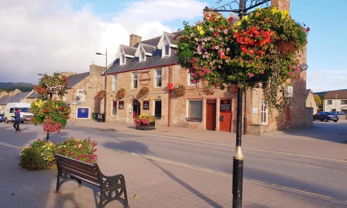Cromarty Firth Hotel | Commercial Hotel