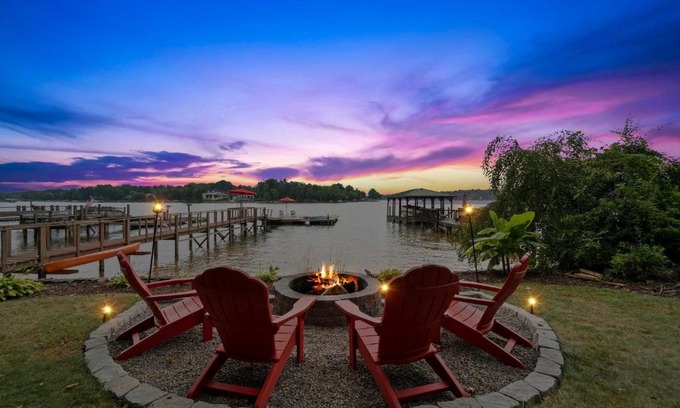 Mayhew House | Commodore Bay Waterfront Home on Lake Norman!