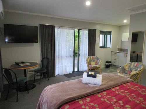 Springlands Hotel | Commodore Court Motel