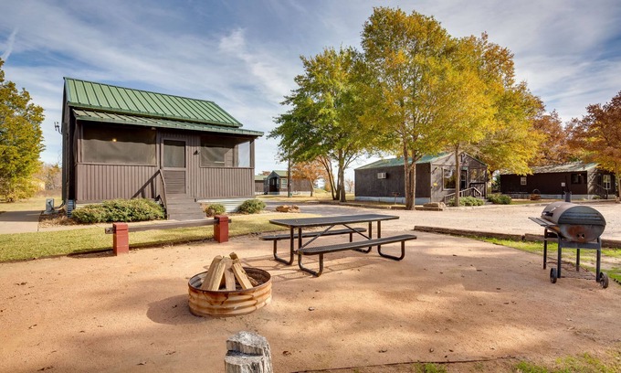 Cayuga Apartment | Community Pier: Cozy Kerens Cabin!