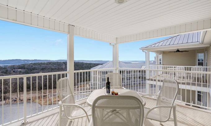 Kimberling City Condo | Community Pool-Mini Golf-Table Rock Access @ Kim City Condo- Free Tickets