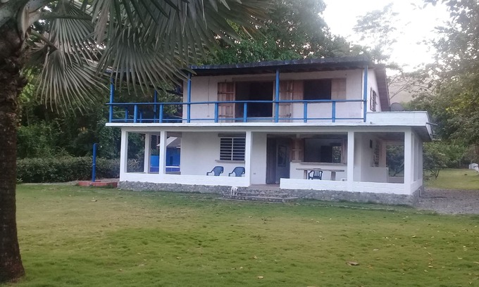 Capurgana House | Comoda y sencilla casa frente a la playa.