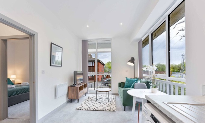 Brierley Hill Apartment | Compact 1 Bedroom Apartment in Dudley