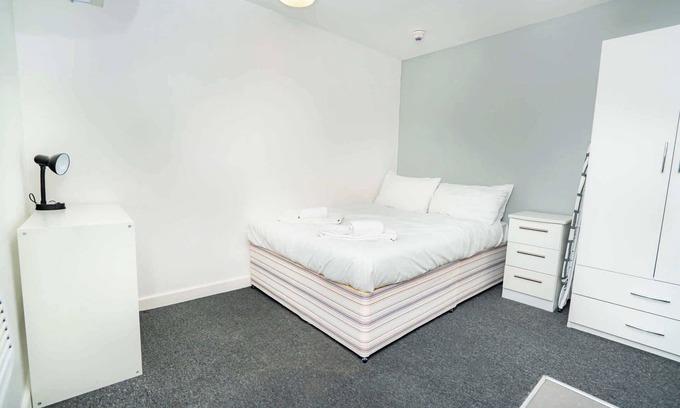Coventry City Centre Apartment | Compact Central Coventry Budget Studio