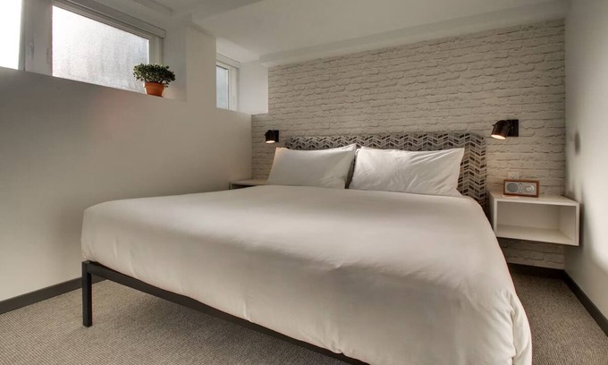 Foggy Bottom Hotel | Compact & Contemporary Stay Ideal for Business Travelers – Work & Relax