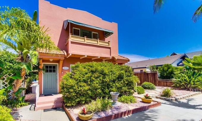 North Park Apartment | Compact, Modern Suite - Sleeps 2, Near Park, Zoo, Beaches