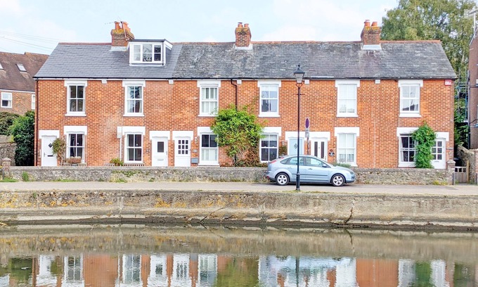 Emsworth Cottage | Compass Cottage , Emsworth - a cottage that sleeps 4 guests in 2 bedrooms