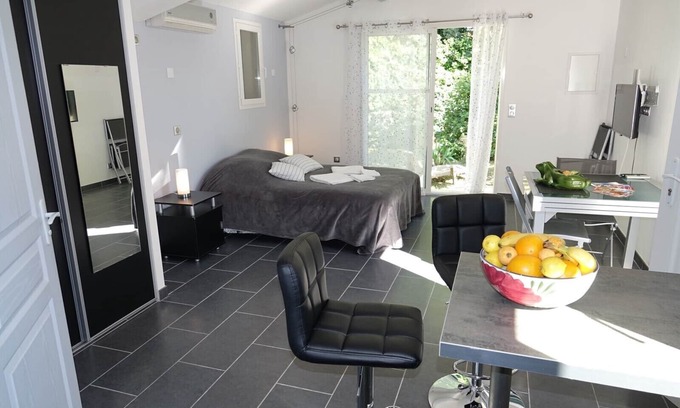 Grabels Apartment | COMPLETE ACCOMMODATION with GARDEN LIVING ROOM and PARKING Free