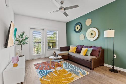 Bay Lake Apartment | Complete Apartment ,10 Min to Parks Pets Allowed, Resort-Style Amenities