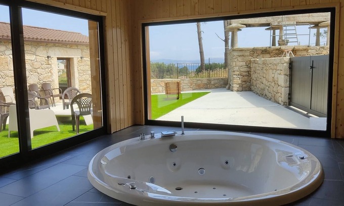 Laxe Cottage | Complete House with the best of a rural environment and just 1km from the beach
