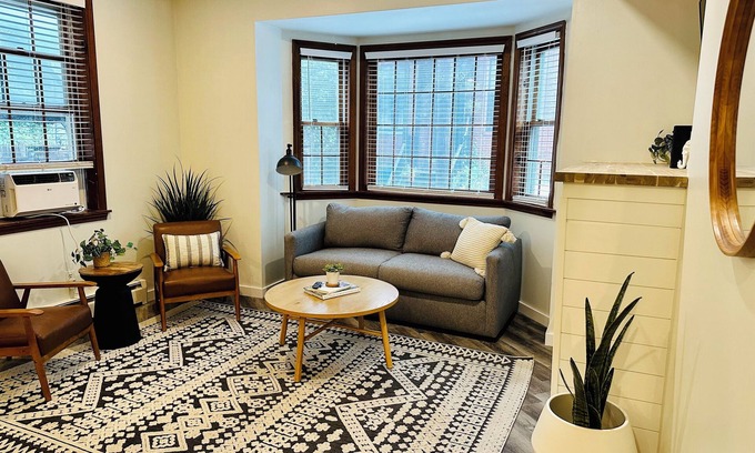 West End Apartment | Completely remodeled 2 bedroom apartment in Portland's West End