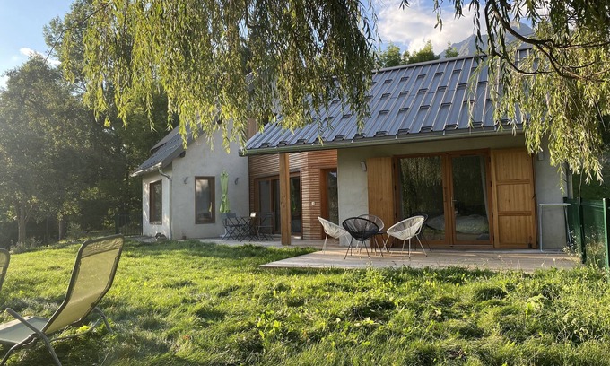 Puy-Saint-Eusebe House | Completely renovated house in the heart of nature, 8 km from Embrun and Réallon,