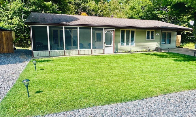 Parry Sound House | Completely renovated home in Parry Sound,with full Kitchen, laundry & Gazebo!