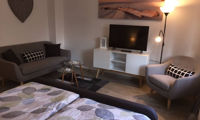 Hemelingen Apartment | COMPLETELY RENOVATED IN MAY 2018 (for 1-2 people)