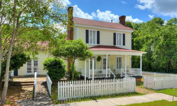 Aiken House | Completely renovated - Old World Charm @ the Little Yellow House on York