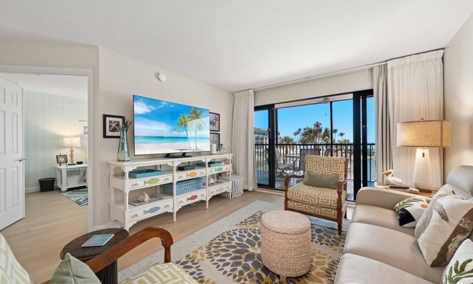 Sanibel Condo | Completely renovated one bedroom on the beach, 65' Samsung TV tennis, pool.