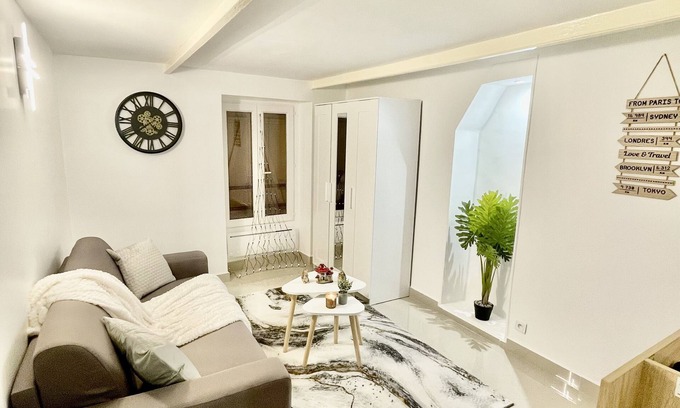 Chaville Apartment | Completely renovated studio very close to Paris, Versailles and La Défense.