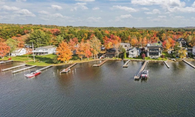 Lochmere House | Completely Renovated Waterfront Home - minutes to amenities!