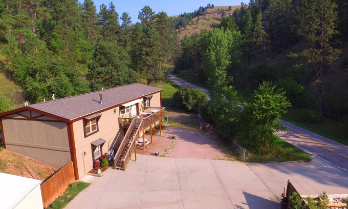 Rapid City House | Complimentary bicycles, fire pit, WIFI and home for wildlife!