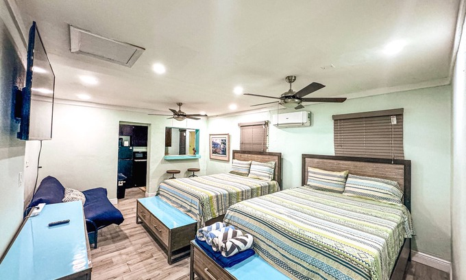 Nassau House | COMPLimentary Car Inc! Naranja House!