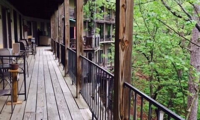 Branson Hotel | Compton Ridge Resort