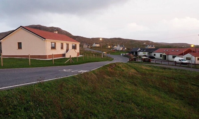 Eriskay Cottage | CONAN MARA, pet friendly, with open fire in Eriskay, South Uist
