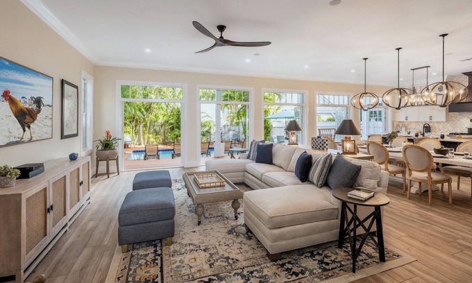 Bahama Village House | *CONCH CASA GRANDE @ THE ANNEX* Home+ Pool near Duval + LAST KEY SERVICES.