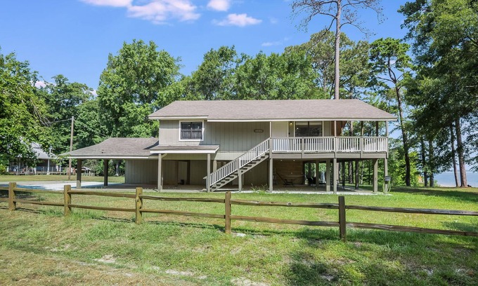 Zavalla House | Concord Hills Waterfront Rental