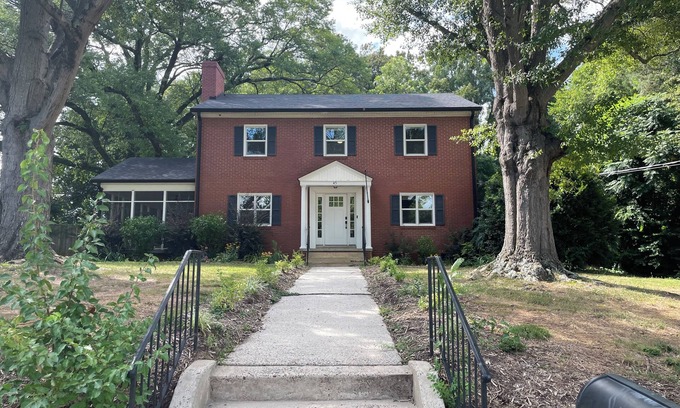 Concord House | Concord Private Guest Suite - 5 Mins to Atrium & Downtown