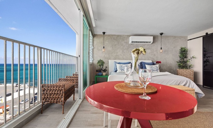 Santurce Apartment | Condado Oceanview Lagoon,/Electrical Backup System/1 minute Beach/Lagoon/